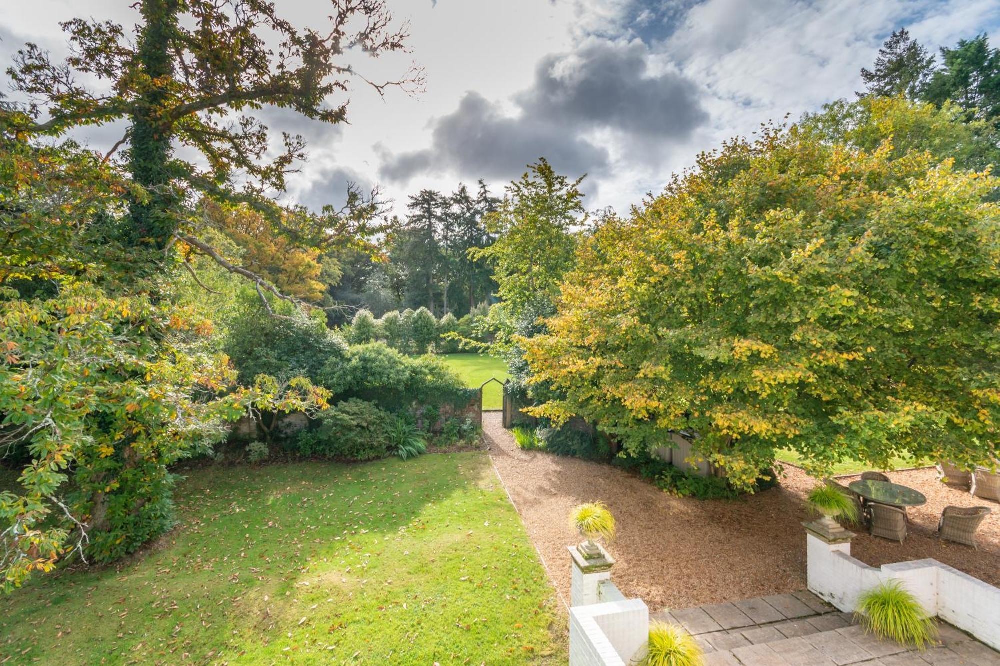 Moorhill House Bed & Breakfast Burley Bagian luar foto