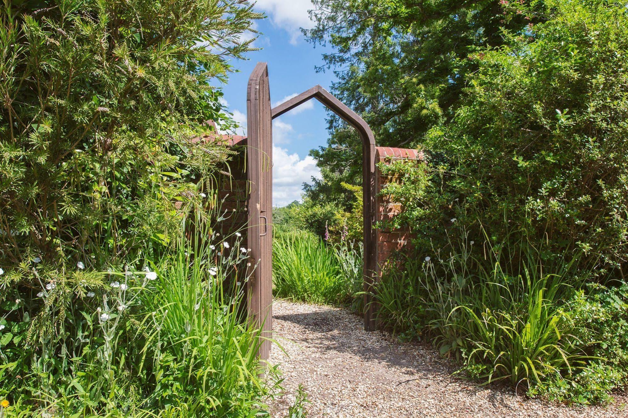 Moorhill House Bed & Breakfast Burley Bagian luar foto