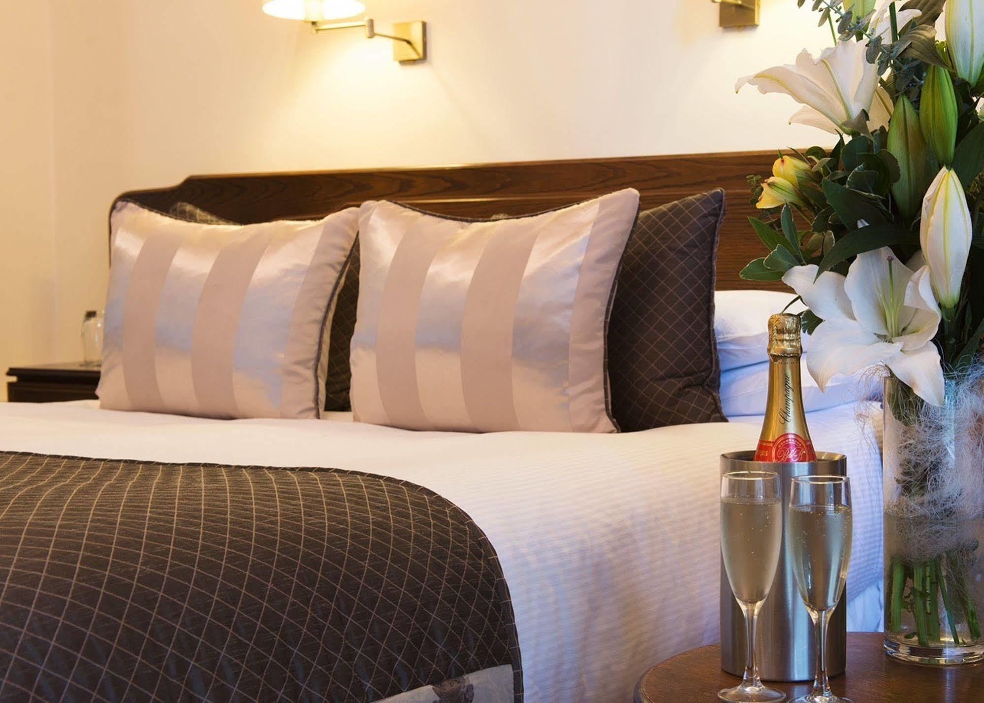 Moorhill House Bed & Breakfast Burley Bagian luar foto