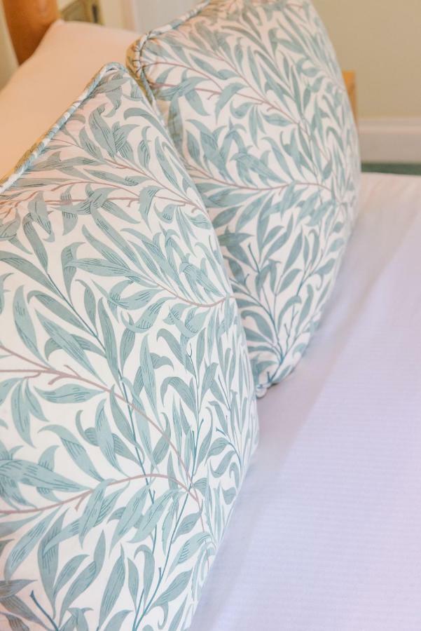Moorhill House Bed & Breakfast Burley Bagian luar foto